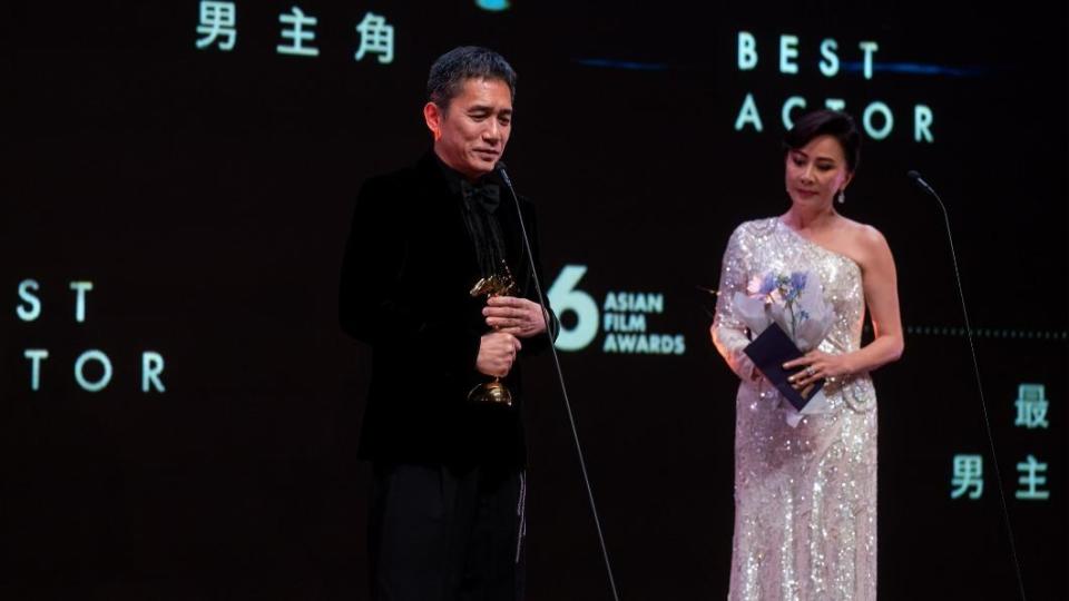 梁朝偉以《風再起時》獲亞洲電影大獎最佳男主角。（圖／翻攝自Asian Film Awards Academy臉書）