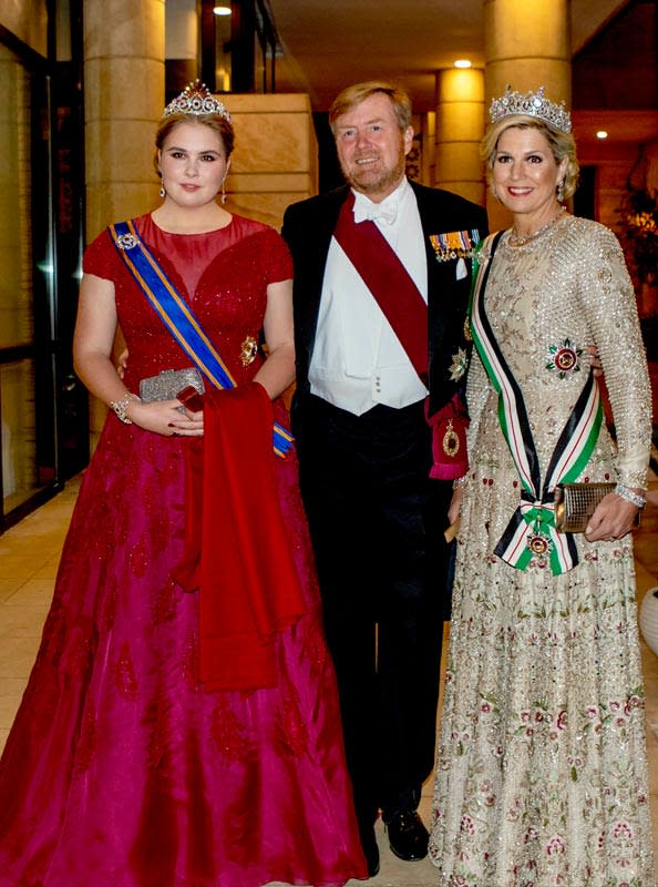 Los reyes Guillermo y Máxima con la princesa de Orange en la boda de Hussein de Jordania