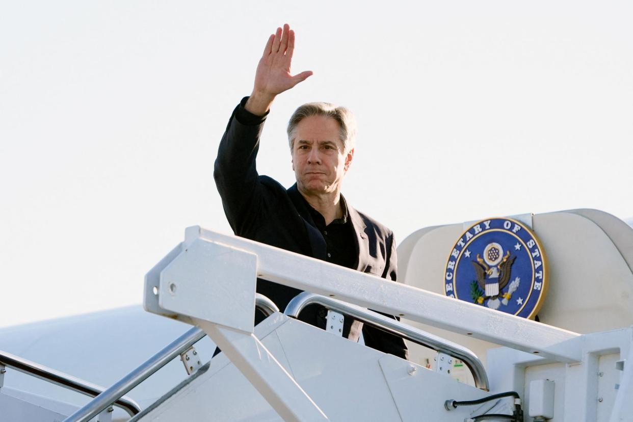 <span>Antony Blinken waves as he boards his plane at Andrews airbase in Maryland on his way to Beijing for his three-day visit to China.</span><span>Photograph: Mark Schiefelbein/AFP/Getty Images</span>