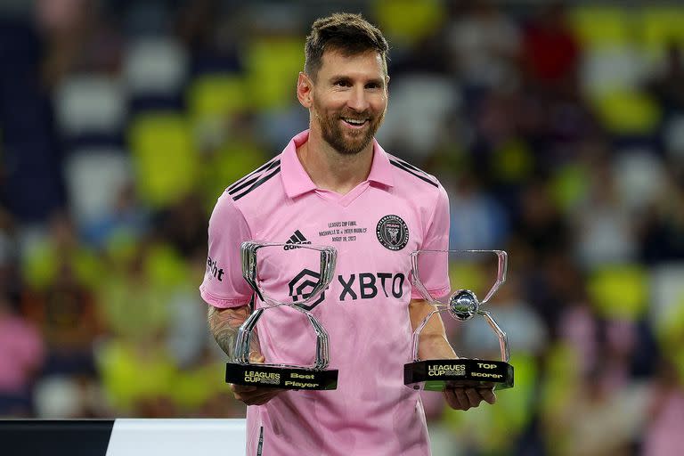 Con los premios al mejor jugador y al máximo goleador, Lionel Messi festeja la 43ª conquista de su carrera; en su primer certamen en el fútbol de Estados Unidos llevó a Inter Miami al primer logro en sus cinco años de existencia.