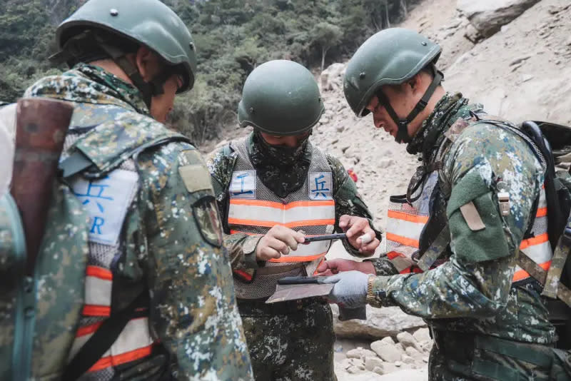 ▲砂卡礑步道6人失聯生死不明，國軍派兵力前往砂卡礑馳援。(圖／翻攝自國防部發言人臉書)