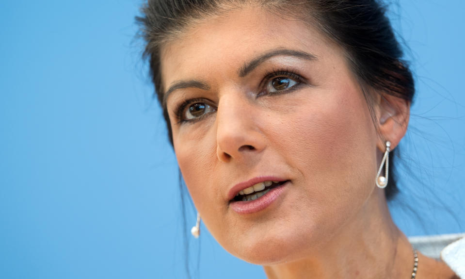 Sahra Wagenknecht bei der Vorstellung von “Aufsehen” in der Bundespressekonferenz (Bild: dpa)