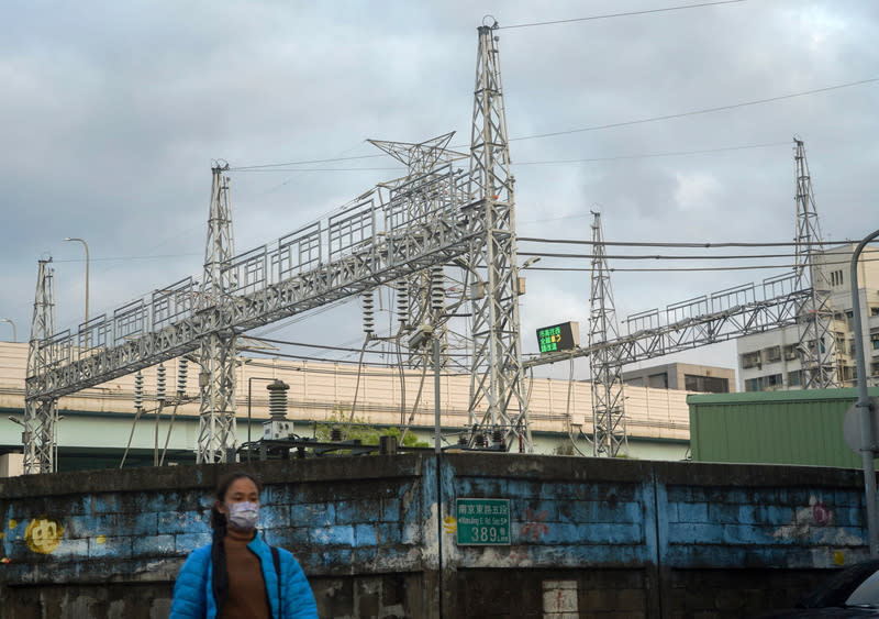 電價漲雙鐵每年成本各增3億 王國材允要與王美花溝通。（示意圖）