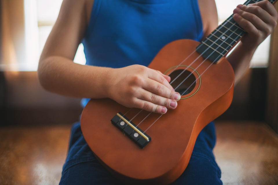 El Ukelele​ es un instrumento de cuerda utilizado como instrumento principal en la música de las islas Hawái, Tahití y la isla de Pascua. Foto: Elizabethsalleebauer/Getty Images