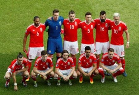 Football Soccer - Wales v Northern Ireland - EURO 2016 - Round of 16 - Parc des Princes, Paris, France - 25/6/16 Wales team group REUTERS/Christian Hartmann Livepic