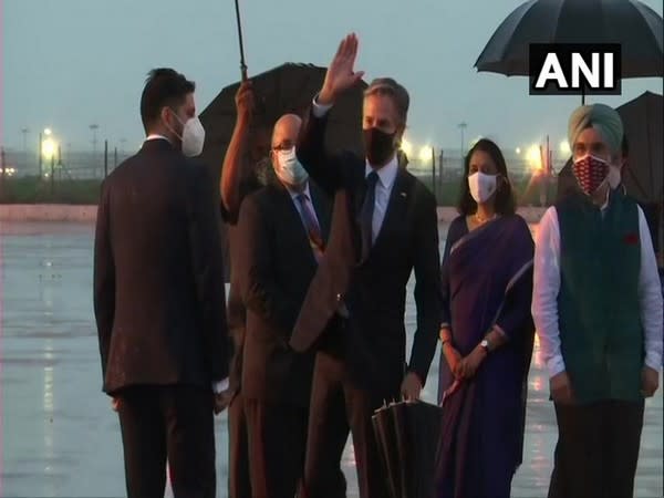 Why Foreign Presidents Holds Umbrella for PM Modi 