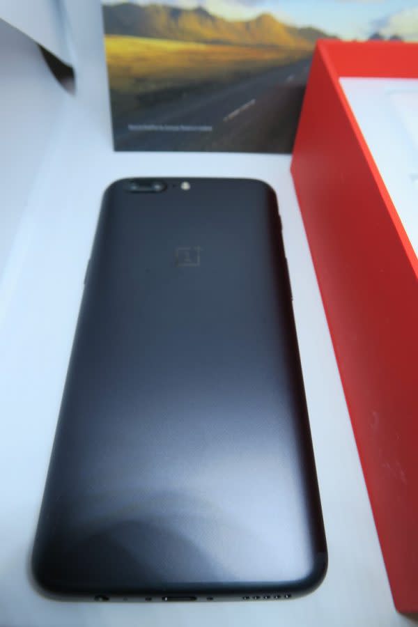 6GB CP 值高的旗艦機 OnePlus 5 香港版開箱！