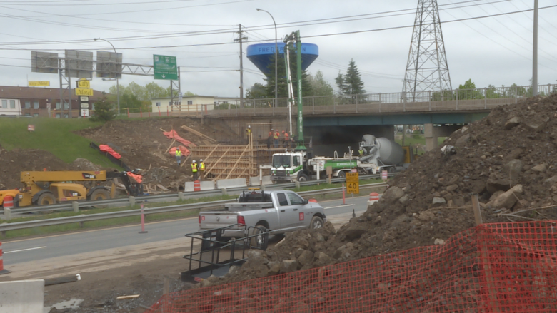 Contractor may face $320K in fines for Regent Street overpass delays