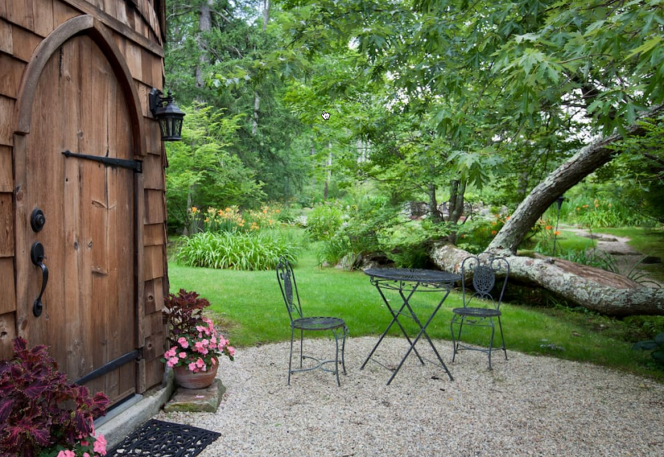 <p>This patio looks like the perfect place to enjoy breakfast outside. (Airbnb) </p>