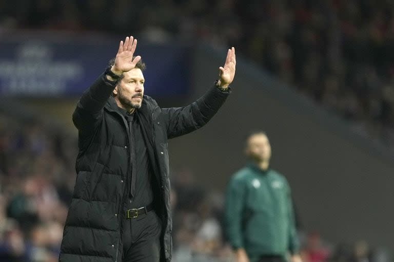 "Tranquilidad", pide Cholo Simeone en un lapso de pausa dentro del volcán ofensivo en el que convirtió a su Atlético de Madrid. - Créditos: @Jose Breton