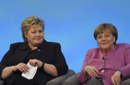 Germany's Chancellor Angela Merkel (R) and Norway's Prime Minister Erna Solberg react at the Donors Conference for Syria in London, Britain, February 4, 2016. REUTERS/Toby Melville