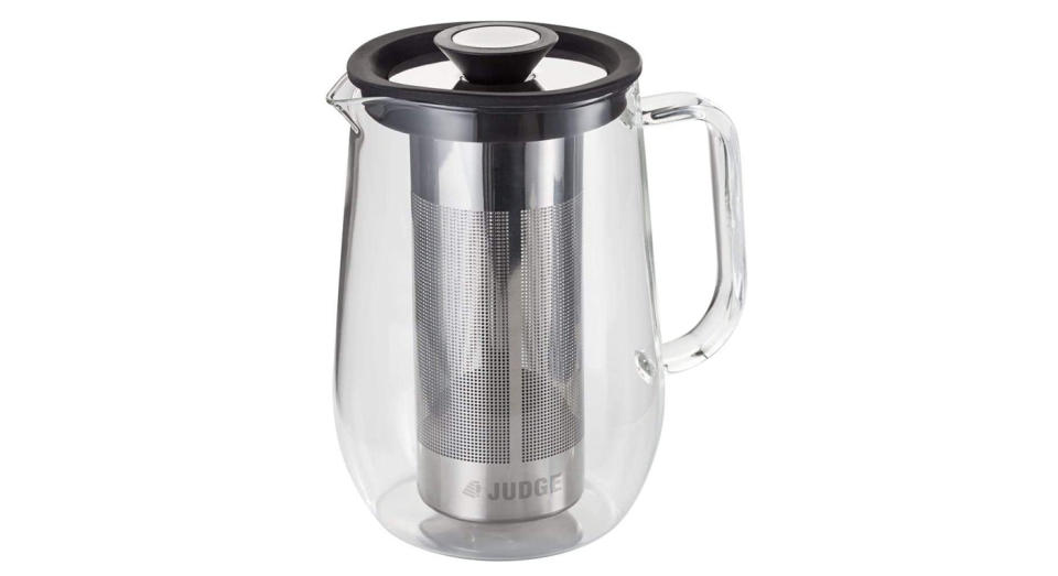 This cold brew cafetiere is made with scratch- and heat-resistant glass.