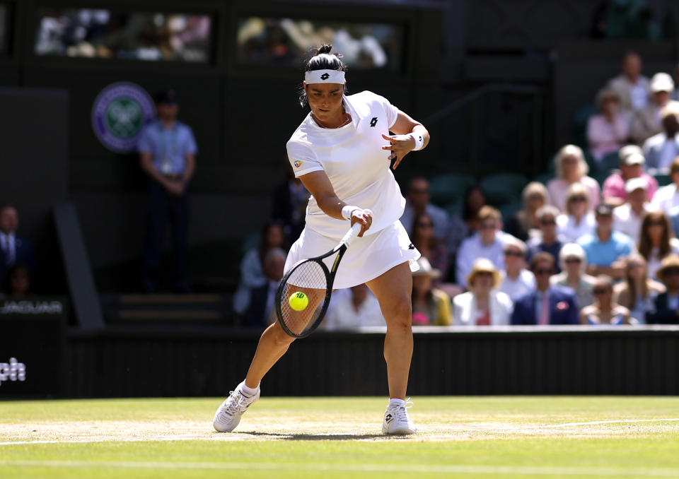 Ons Jabeur a marcat mai multe prime în victoria ei în semifinala de la Wimbledon în fața Tajanei Maria.  (Fotografia de Stephen Baston/PA Images prin Getty Images)