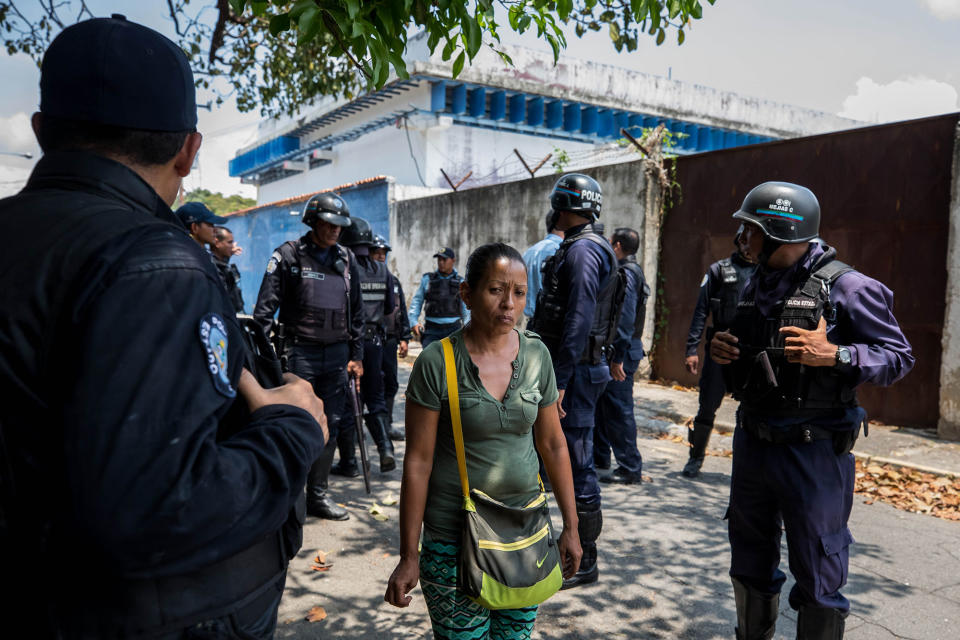 <p>A group of relatives of prisoners speak with members of the Police, in the vicinity of the detention center of the State Police of Carabobo (center), in Valencia, Venezuela, March 28, 2018. (Photo: Miguel Gutiérrez/EPA-EFE/REX/Shutterstock) </p>