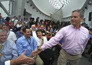 Tampa Bay Rays Principal Owner Stuart Sternberg greets people before a press conference at the Dali Museum in St. Petersburg, Fla., Tuesday, June 25, 2019. Sternberg spoke about exploring the prospect of playing some future home games in Montreal. (Scott Keeler/Tampa Bay Times via AP)