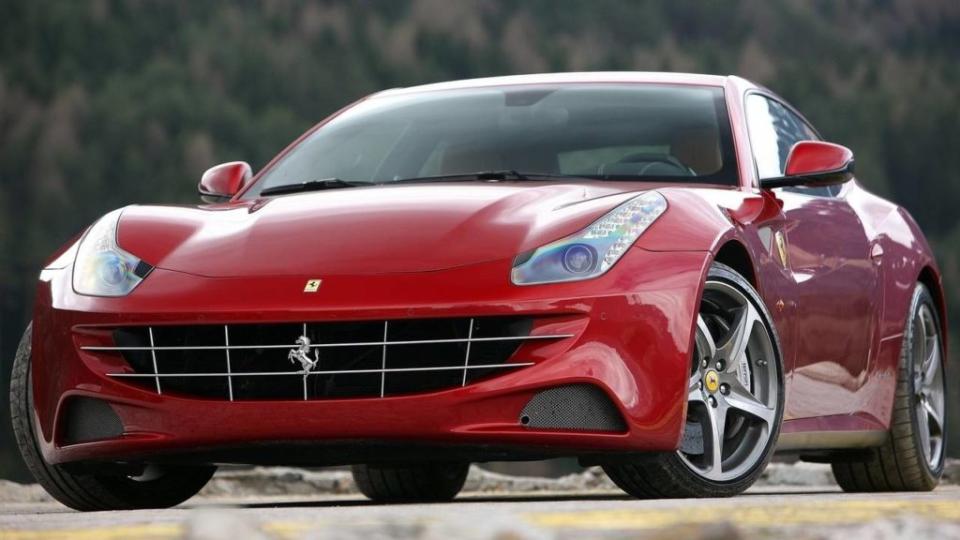 Ferrari FF是原廠於2011年日內瓦車展上發表，為品牌第一款採四輪驅動、2+2座設定的車款，也是首款Shooting Break造型GT跑車。(圖片來源/ 法拉利)
