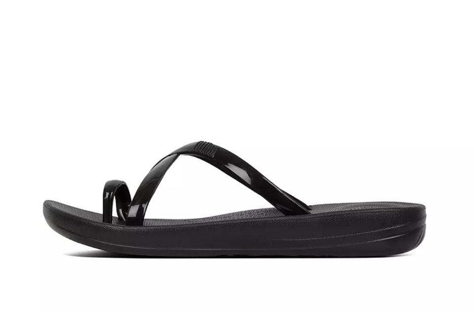 IQushion Wave Pearlised Cross Slides. Image via Fitflop.