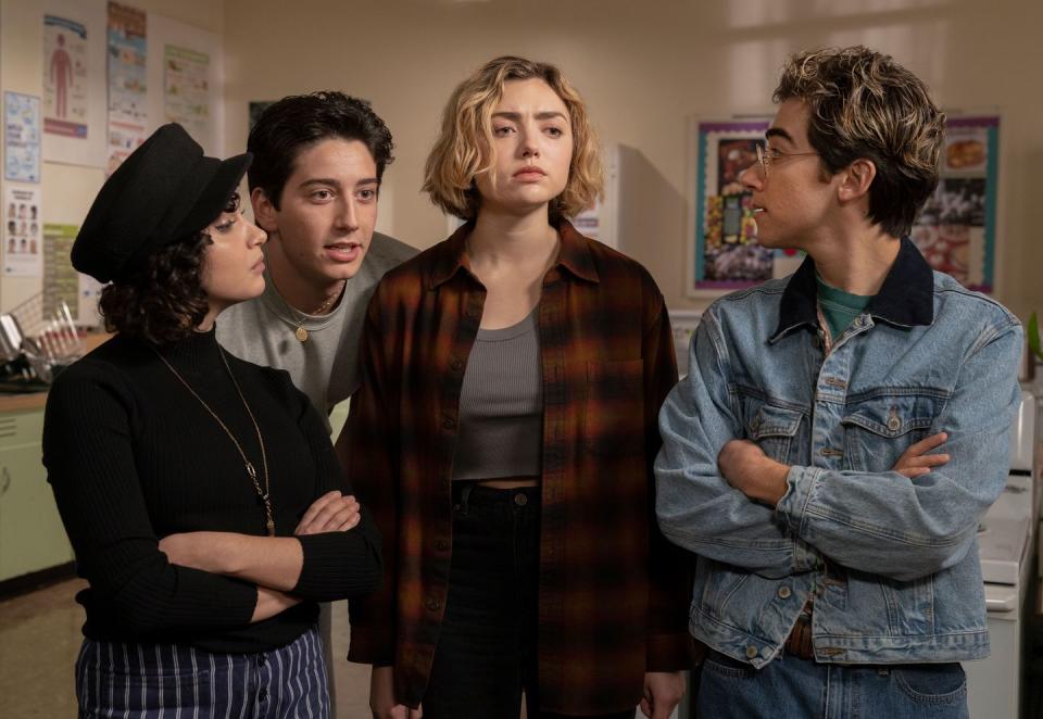 sarah yarkin, milo mannheim, peyton list, nick pugliese, school spirits