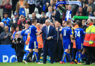 Claudio Ranieri, centre, built up a close bond with his players like England forward Jamie Vardy. (Nick Potts/PA Images)