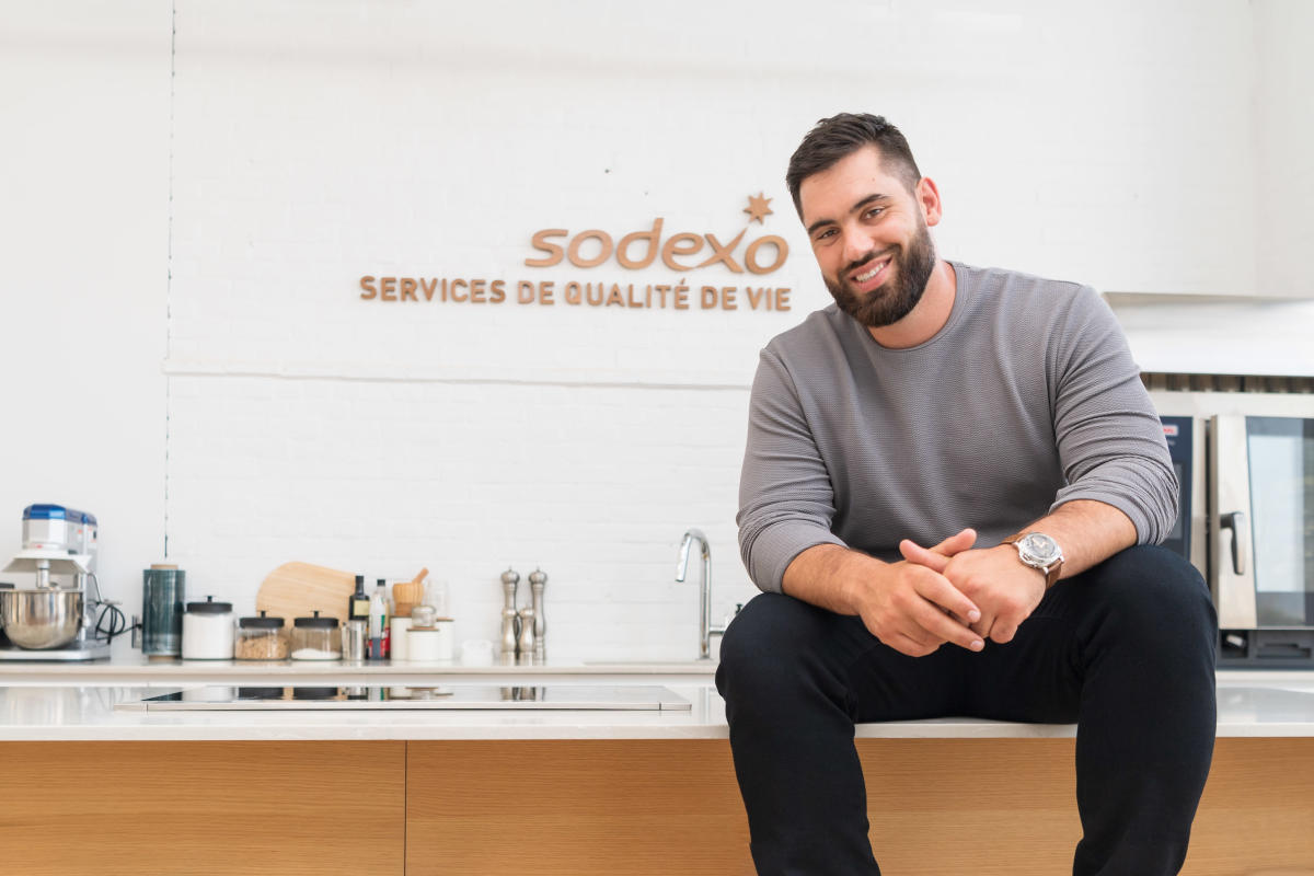 NFL star, Dr. Laurent Duvernay-Tardif to visit high schools across Canada to share nutrition and wellness tips - Yahoo Finance