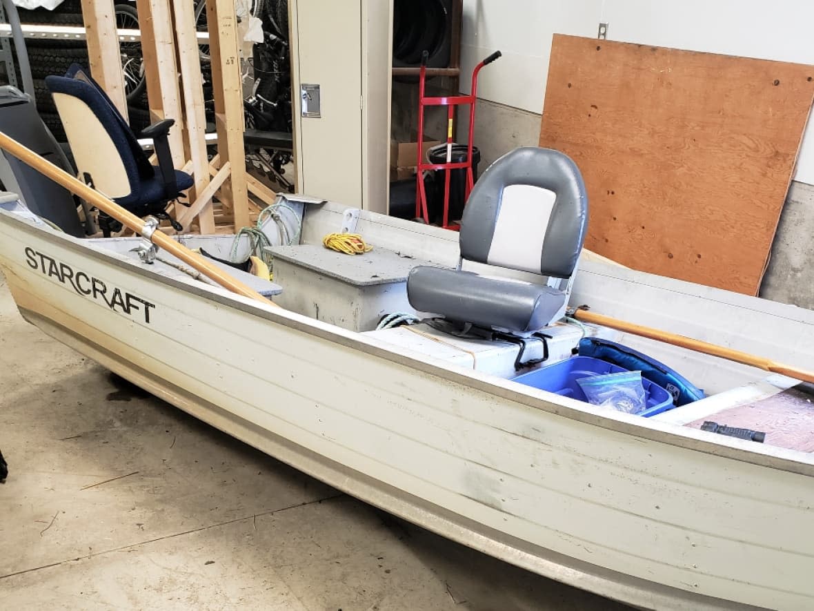 The Starcraft aluminum boat was spotted adrift at 8:20 p.m. Friday. (Nova Scotia RCMP - image credit)