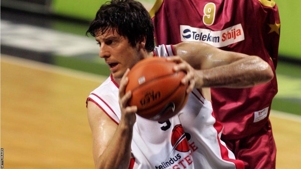 Sebastien Bellin jugando para el equipo belga Oostende en 2007