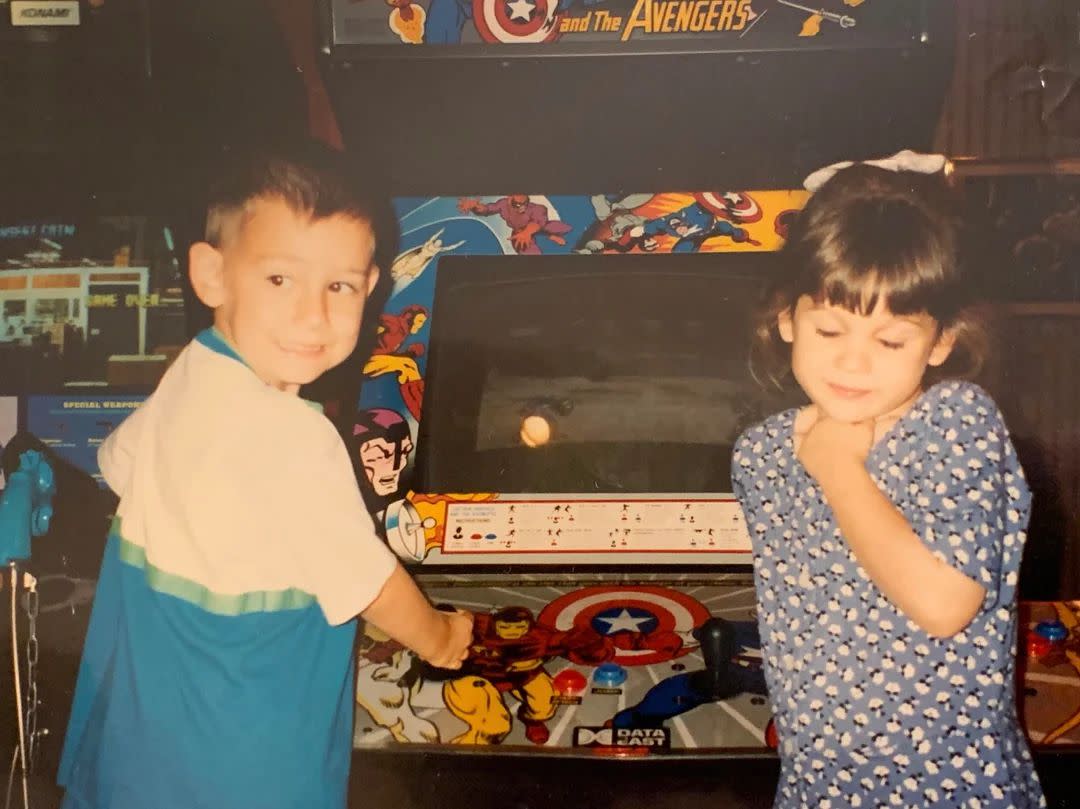 kids at the Pizza Hut arcade in 1992