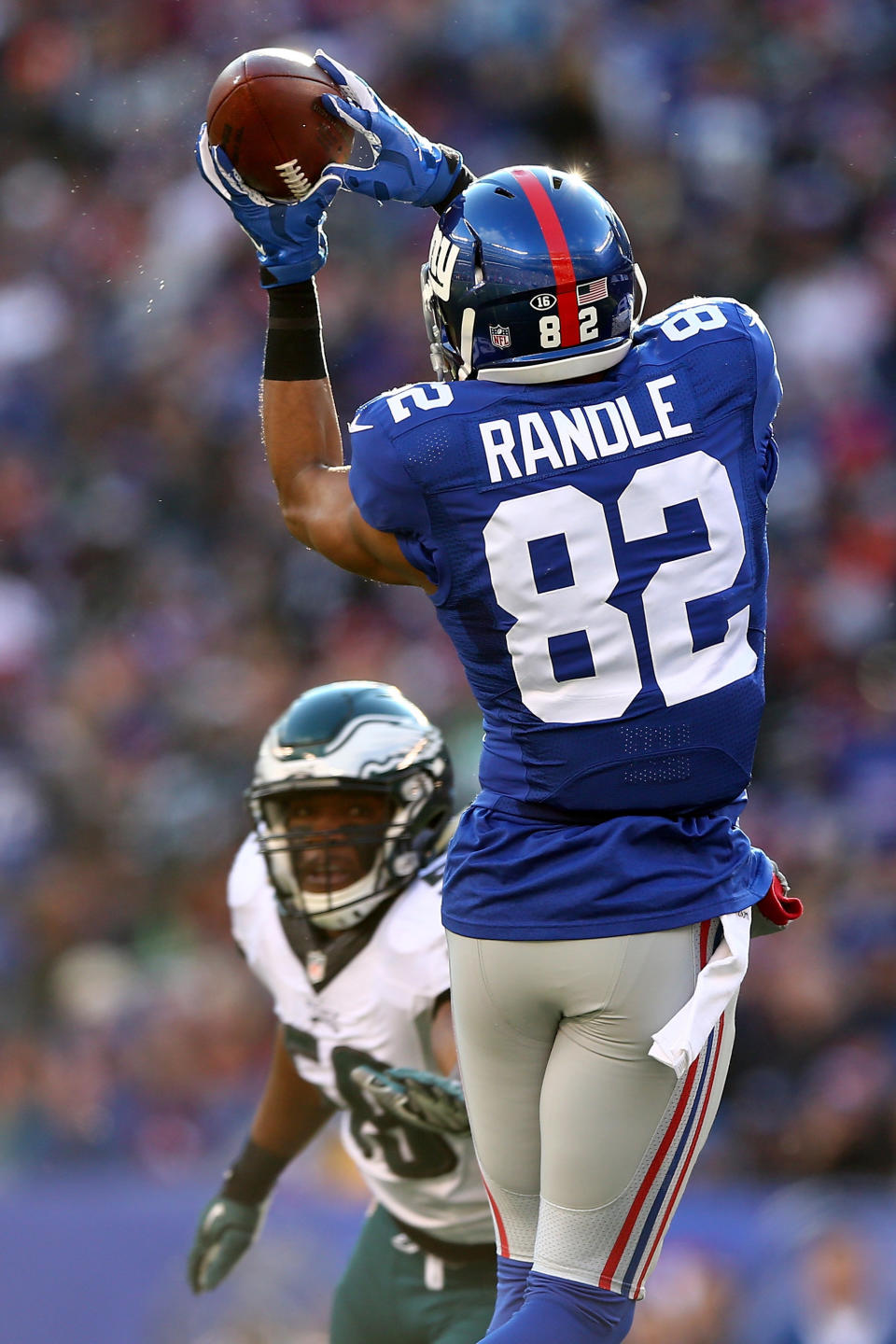 EAST RUTHERFORD, NJ - JANUARY 03:   Rueben Randle #82 of the New York Giants catches a pass in the first half against the Philadelphia Eagles during their game at MetLife Stadium on January 3, 2016 in East Rutherford, New Jersey.  (Photo by Elsa/Getty Images)