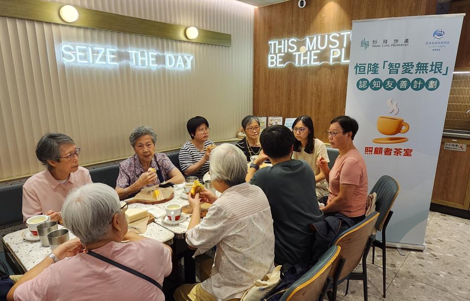 Partnering with Amoy Plaza’s food and beverage tenants, Carer Cafés allow carers to enjoy refreshments and participate in workshops in a cozy space, while taking a break from the duties and pressures of caregiving
