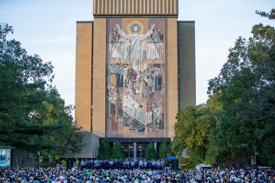 At least to start the season, pep rallies will return in 2021 to the Notre Dame campus on Friday nights before Irish home football games.