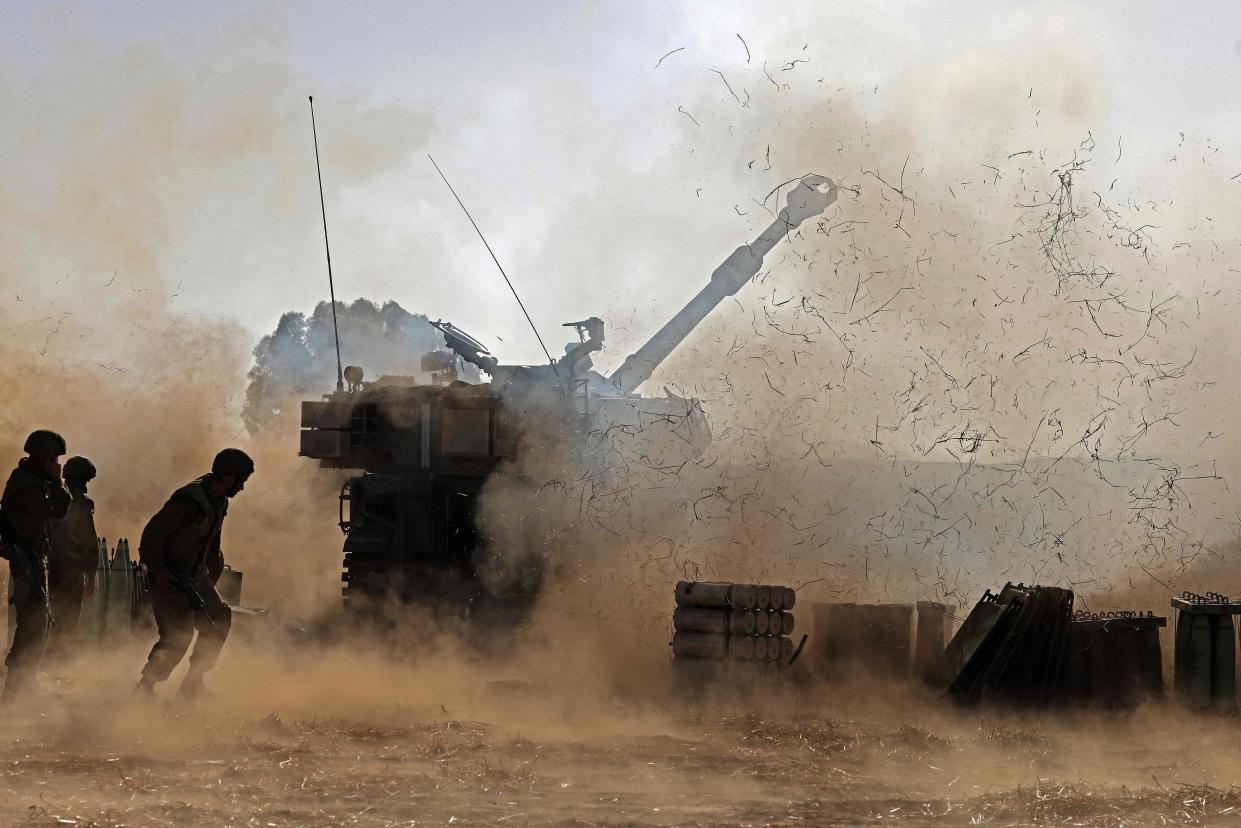 Israeli soldiers fire a 155mm self-propelled howitzer towards the Gaza Strip (AFP via Getty Images)