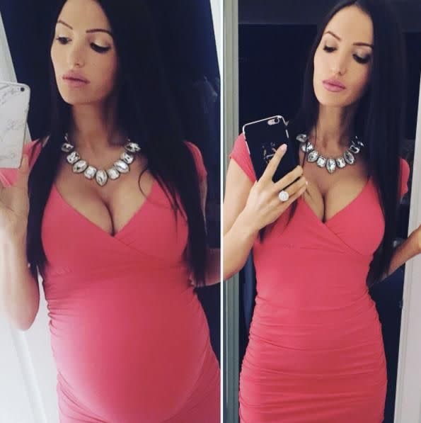 Yummy Mummies' Maria showed off her incredible post-baby body in before and after shot of her wearing the same dress. Source: Instagram