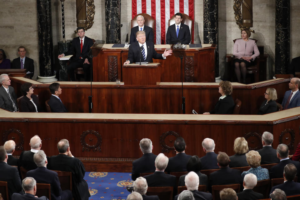 <p>Donald Trump hält seine erste Rede vor dem Kongress in Washington. Der US-Präsident schlug zwar versöhnliche Töne an, blieb in der Sache aber gewohnt hart. (Bild: dpa/AP Photo/Pablo Martinez Monsivais) </p>