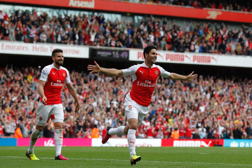 Arsenal's Spanish midfielder Mikel Arteta (R) celebrates scoring his team's fourth goal with Arsenal's French striker Olivier Giroud during the English Premier League football match between Arsenal and Aston Villa at the Emirates Stadium in London on May 15, 2016.  / AFP / Ian Kington / RESTRICTED TO EDITORIAL USE. No use with unauthorized audio, video, data, fixture lists, club/league logos or 'live' services. Online in-match use limited to 75 images, no video emulation. No use in betting, games or single club/league/player publications.  /         (Photo credit should read IAN KINGTON/AFP via Getty Images)