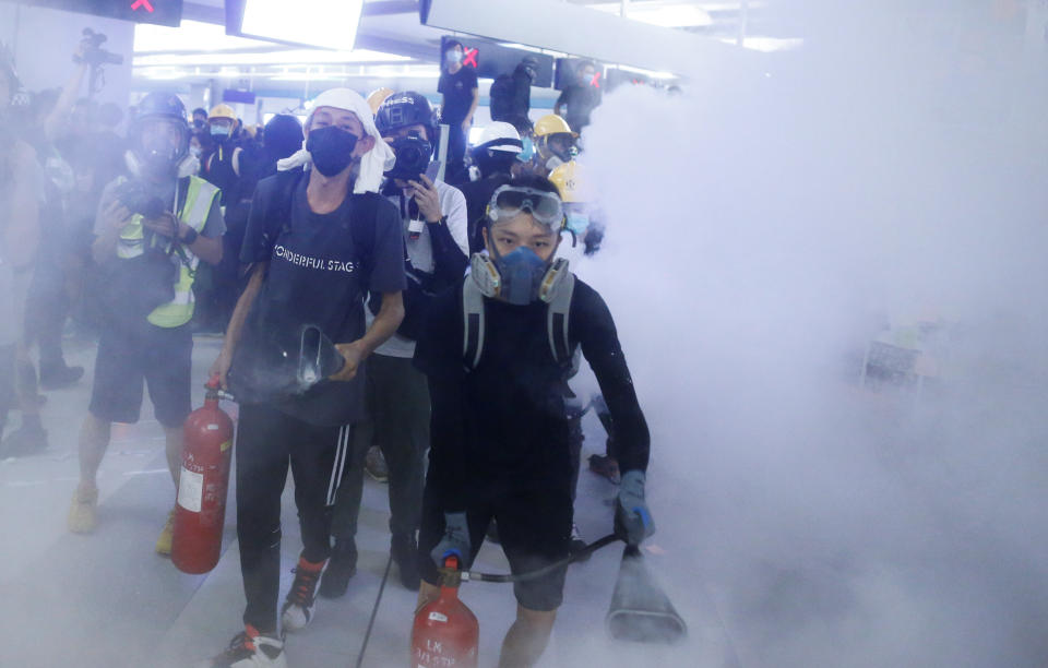 Protesters fire nitrogen extinguishers during a stand off at Yuen Long MTR station, the scene of an attack by suspected triad gang members a month ago, in Yuen Long, New Territories, Hong Kong August 21, 2019.&nbsp; (Photo: Thomas Peter / Reuters)