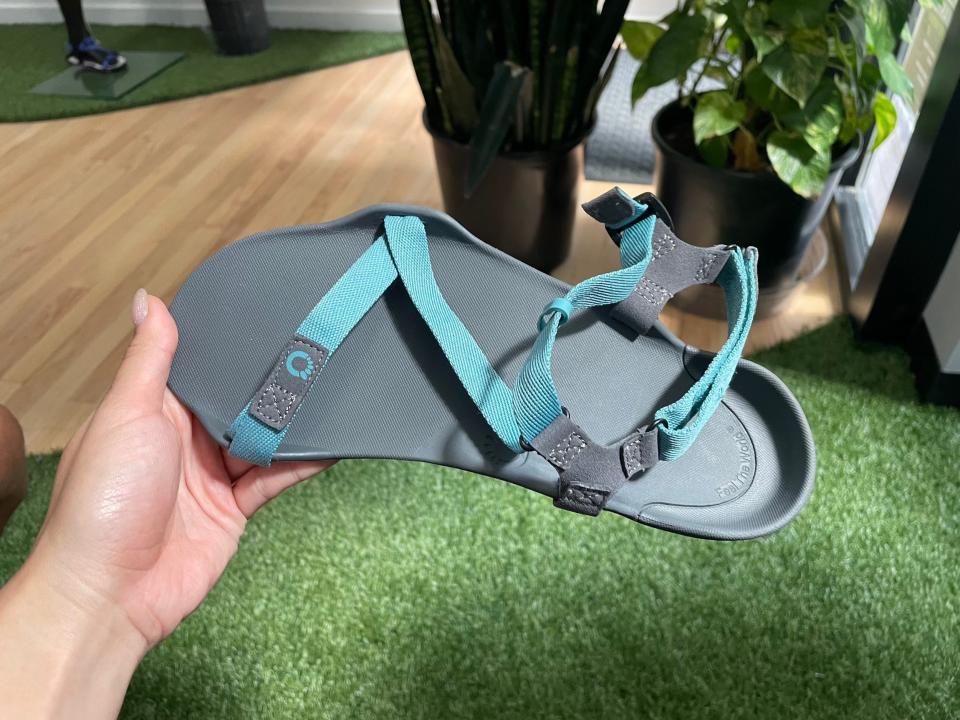 Flat running sandals