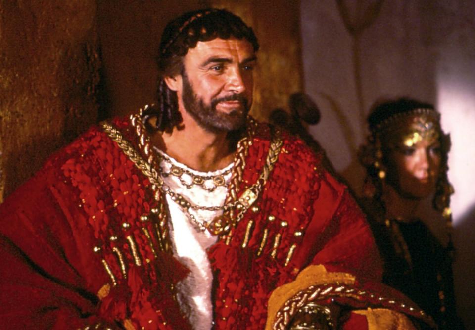 Amüsant, fantasievoll und grob unsportlich: Terry Gilliams "Time Bandits" (1981) ist ein als Kinderfilm getarnter, bitterböser Husarenritt durch unterschiedliche Geschichtsepochen, deren prominenteste Persönlichkeiten genüsslich vom Sockel getreten werden - unter anderem Sean Connery als König Agamemnon. (Bild: HandMade Films / UFA Film- und Fernseh GmbH / Clive Coote)