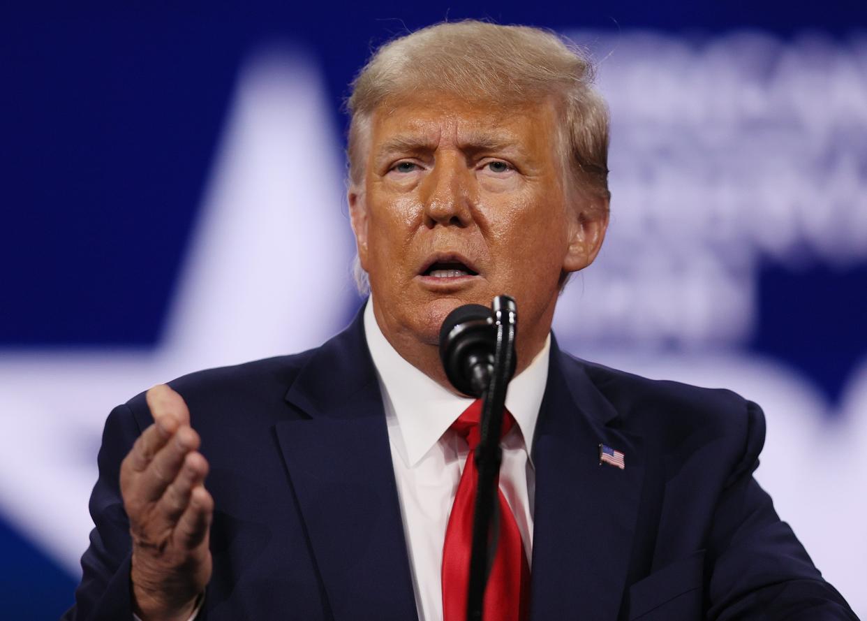 Donald Trump se dirige a la Conferencia de Acción Política Conservadora el 28 de febrero de 2021 en Orlando, Florida. (Getty Images)