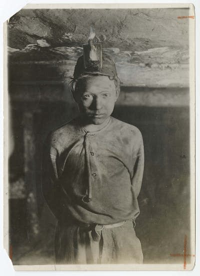 Lewis Wickes Hine, ‘Trapper Boy, Turkey Knob Mine, MacDonald, West Virginia, 1908.’ Gelatin silver print. 5 x 7 in. The Photography Collections, University of Maryland, Baltimore County (P148), <a href="http://creativecommons.org/licenses/by-sa/4.0/" rel="nofollow noopener" target="_blank" data-ylk="slk:CC BY-SA;elm:context_link;itc:0;sec:content-canvas" class="link ">CC BY-SA</a>