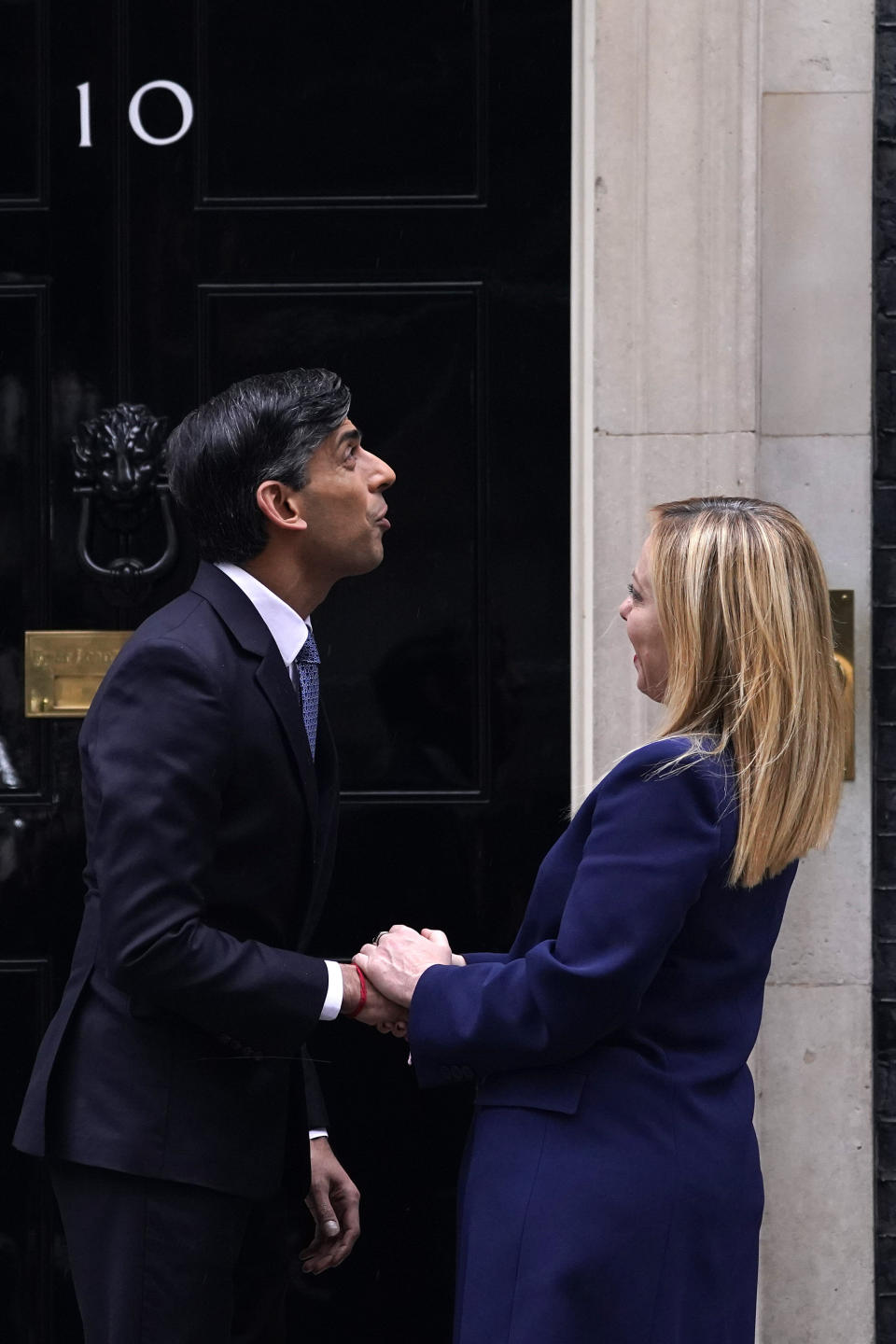 Britain's Prime Minister Rishi Sunak welcomes Italian Prime Minister Giorgia Meloni to 10 Downing Street in London, Thursday, April 27, 2023.(AP Photo/Alberto Pezzali)