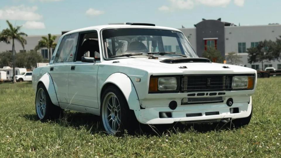 2JZ-Swapped Lada 2105 Rally Car Brings a Lot of Engine to a Little Chassis photo