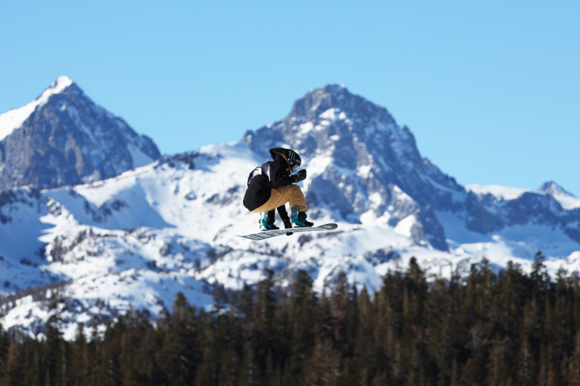 MAMMOTH, CALIFORNIA - JANUARY 08: Jamie Anderson of Team United States competes in the Women's Snowboard Slopestyle.