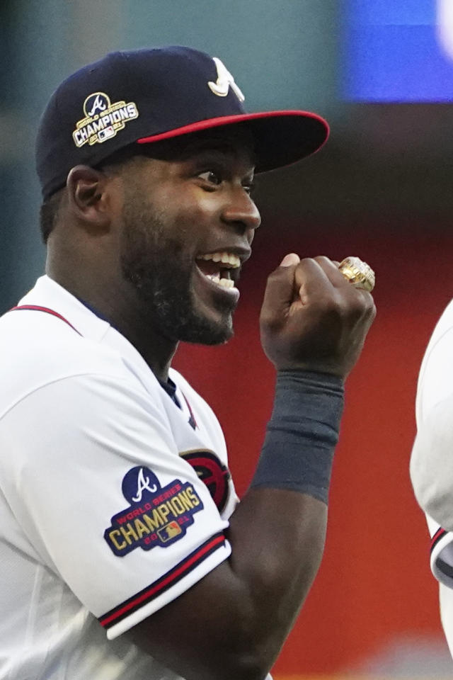 Braves get rings, beat Reds 2-1 behind scoreless Wright