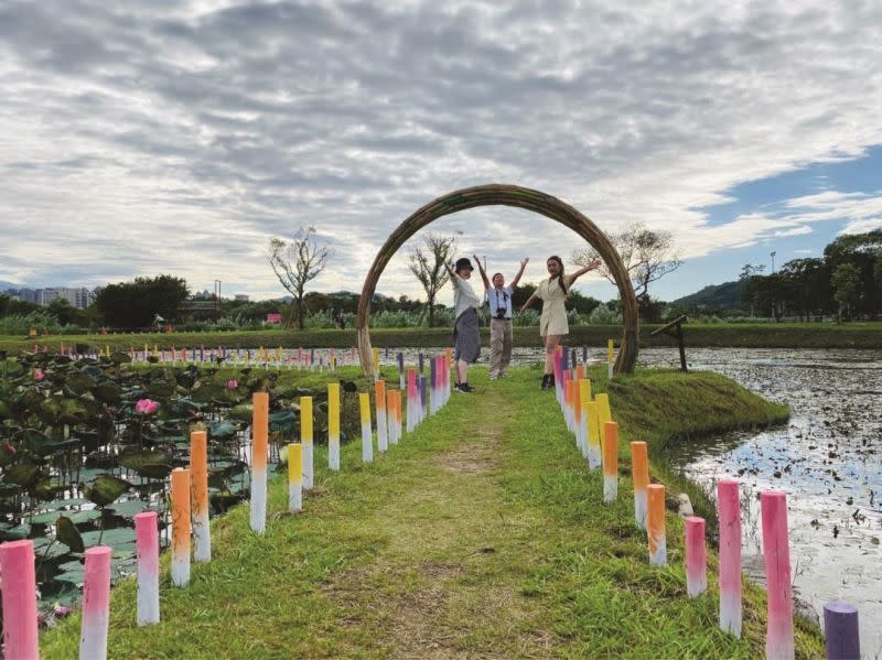 ▲位在樹林大漢溪左岸的山佳荷花池相當幽靜，適合漫步。（圖／新北市政府高灘處提供）