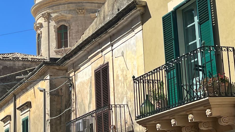 The couple purchased their two-bedroom home in Noto, Sicily for 90,000 euros (around $97,000.) - Randy Allen