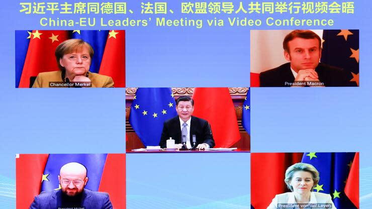 Chinas Präsident Xi Jinping (M.) nimmt an einer Videokonferenz mit Kanzlerin Angela Merkel (o. l.), Emmanuel Macron (o. r.), Präsident von Frankreich, Charles Michel (u. l.), Präsident des Europäischen Rates, und Ursula von der Leyen (u. r.), Präsidentin der Europäischen Kommission, teil. Foto: dpa