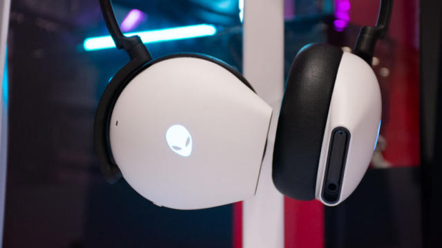 Alienware 920H Wireless Headset Review: Otherworldly Design Meets  Imperfection — GameTyrant