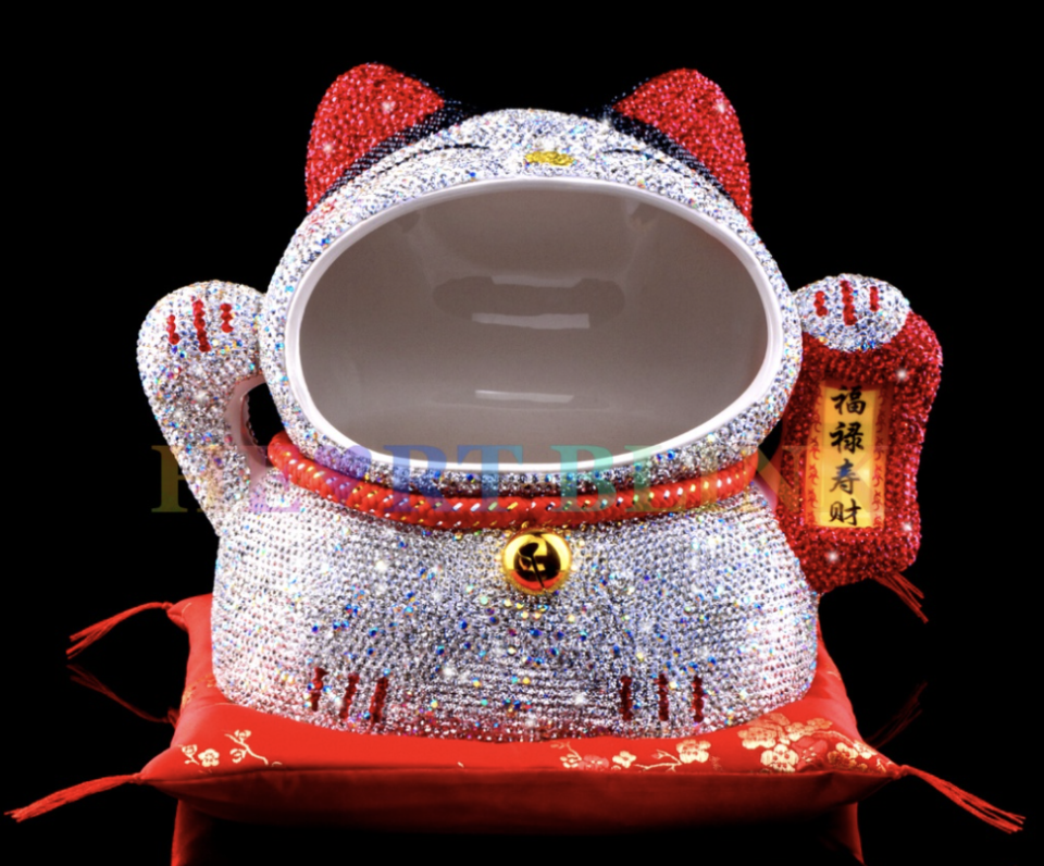 Bling Big Mouth Lucky Fortune Cat 招财猫, S$188 (Photo: Shopee)


