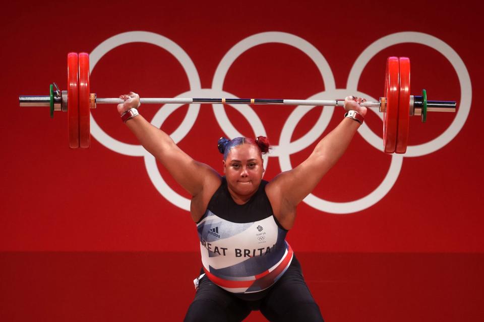 <p>Emily Campbell performed an incredible 161kg clean and jerk and walked away with a silver medal in this +87kg category. This makes her the first British female Olympic weightlifting medallist.</p>