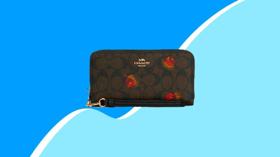 Need a new wallet to compliment your Coach purse? Pick one up for a deep discount during the Coach Outlet Black Friday sale.